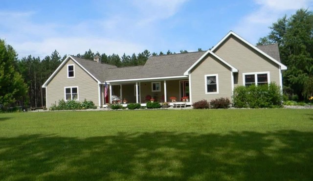 Hobby Farm close to Sleeping Bear Dunes, horse and ATV trails! Horses Welcome!
