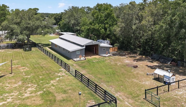 Hobby Farm stay outside The Villages,