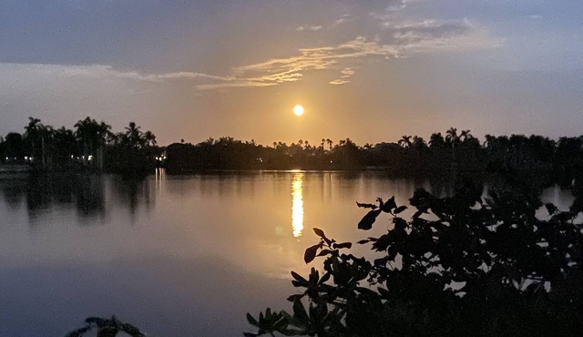 Hobe Sound Waterfront Gem ~ Private Dock and Boat Launch ~ 3 min to the beach!