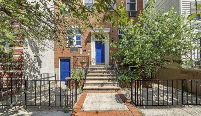 Hoboken Brownstone Condo-1st Fl, 2 Bedrms w/Private Backyard Close to NYC trains