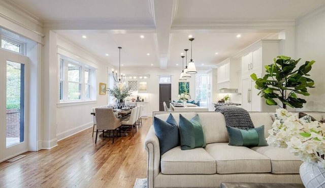 Hobson Hall - A Poshabodes Luxury Home!