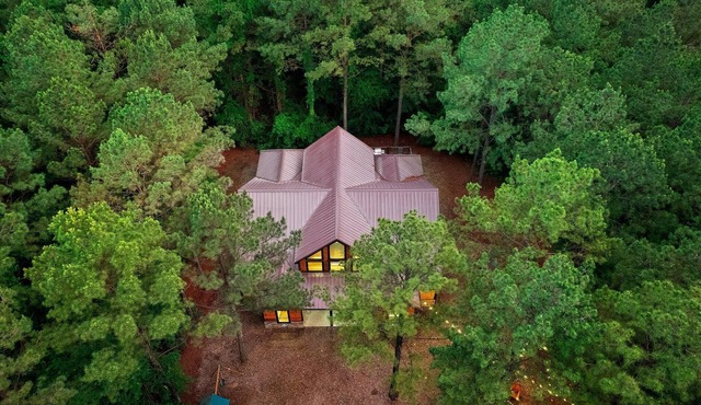 Hochatown 4 bedroom 3 bath - Hot Tub, Fireplace, Game&Bunk Room, Playground