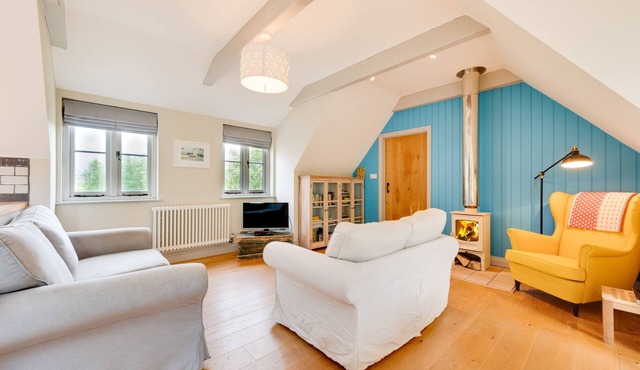 Hockerhill Barn - Two Bedroom House, Sleeps 4