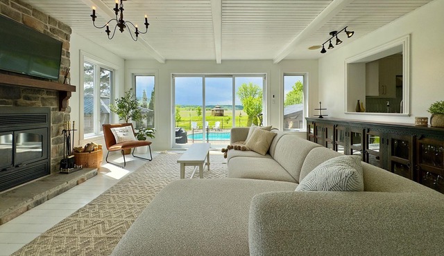 Hockey Themed House, Players' HQ, Pool & Jacuzzi
