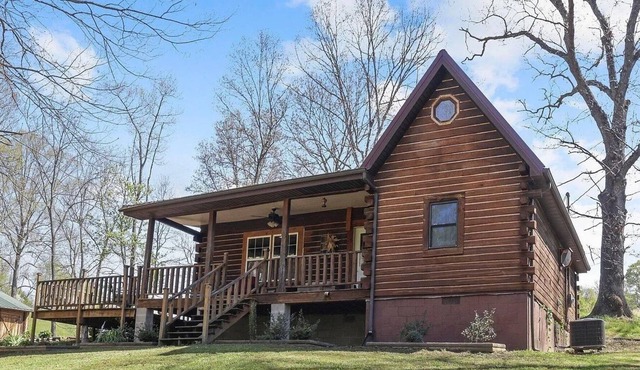 Hocking Hills Hiking and Fishing -PET FRIENDLY-