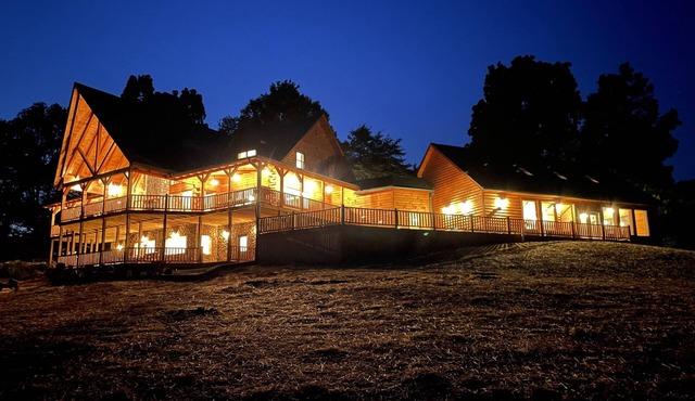 Hocking Hills Laikyns Lodge with Indoor pool- Great View!