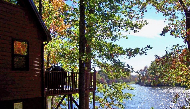 Hocking Hills Lake Gem w/Hot Tub, Dock, 100 Acres