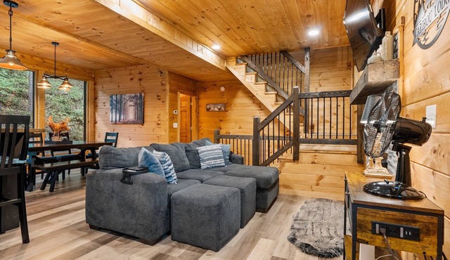 Hocking Hills Lodge | Hot Tub, Firepit, Game Room + Private Deck w/Outdoor TV