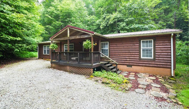 Hocking Hills Majestic Retreats - Nancy's Cabin