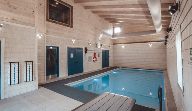 Hocking Hills: Pool! Game Room! Trails! Sleeps 20!