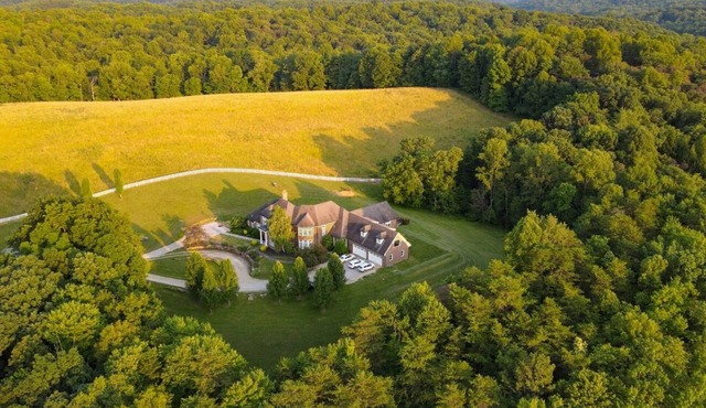 Hocking Manor - Exquisite luxury in Hocking Hills