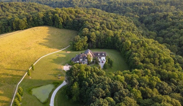 Hocking Manor | Hocking Hills, 8BR, Indoor Pool