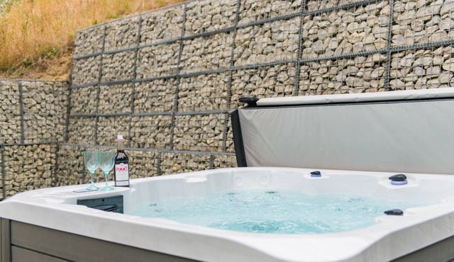 Hockley House by Bloom Stays - Ideal for family groups, and groups of friends