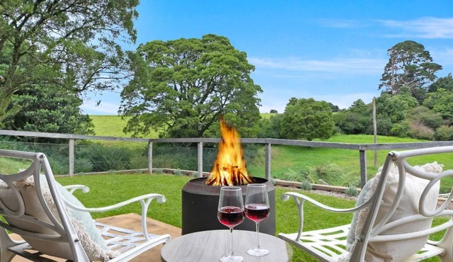 Hoddle Lane – rural views, fireplace and air conditioning