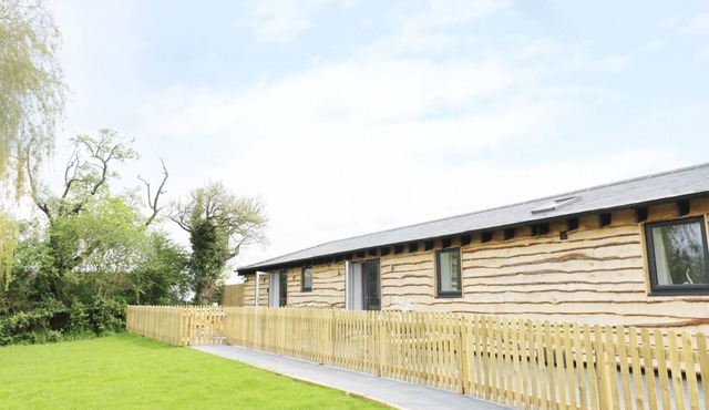 HODEN VIEW, pet friendly, with a garden in Cleeve Prior