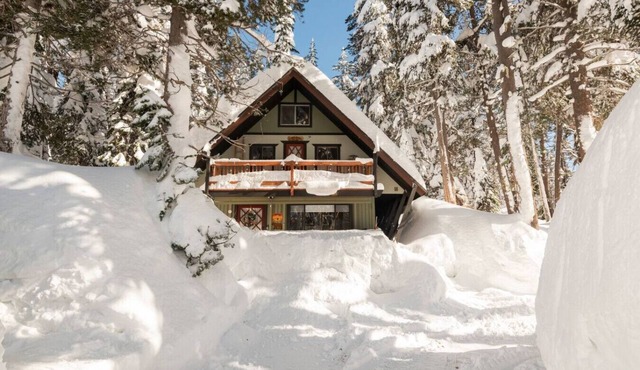 Hodge Podge Lodge · Quaint Cabin in Serene Lakes - Close to Skiing!