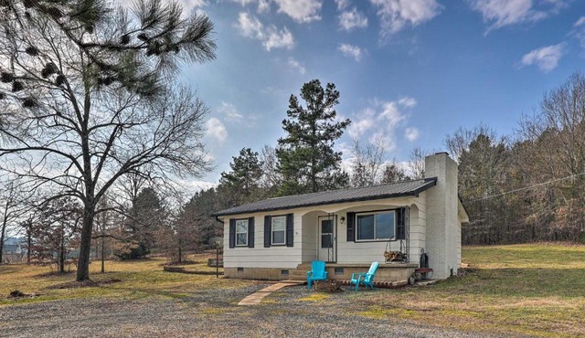 Hodgen Cottage on 650 Acres, Cozy and Scenic