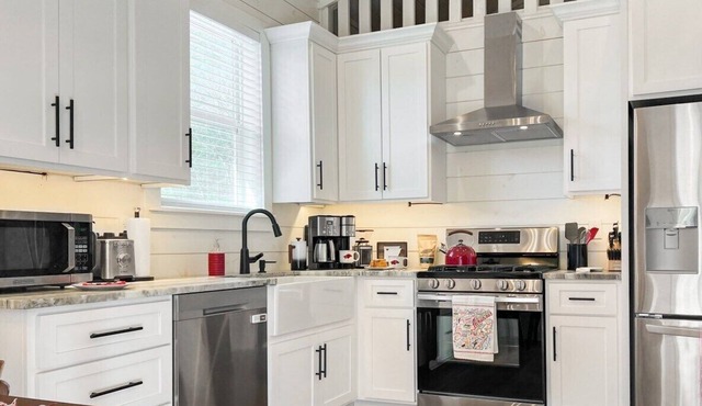 Hog Heaven | 4 wooded Acres, 10 minutes from UofA!