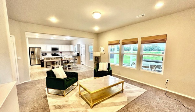 Hog Trail Party! 4 Bed/3bath, 8.5 mi to U of A
