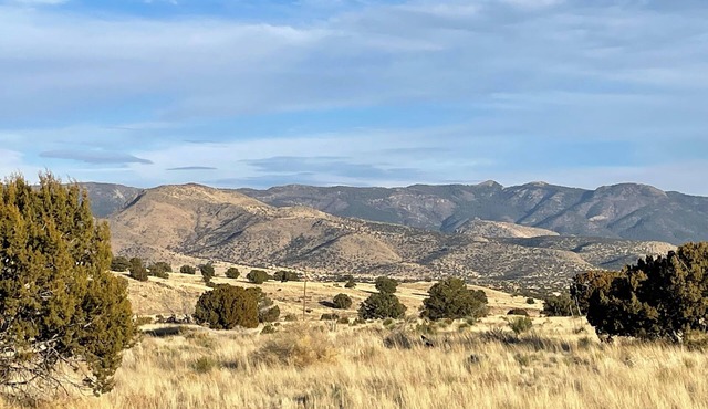Hogan and bunkhouse on 10 acres with privacy and beautiful mountain views.