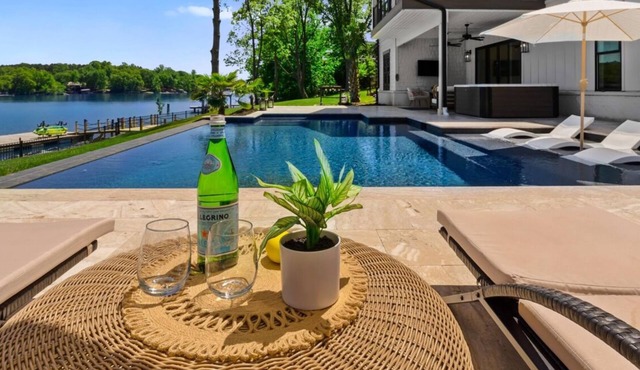 Hogan Crest w/Heated Pool & Optional Boat Rental