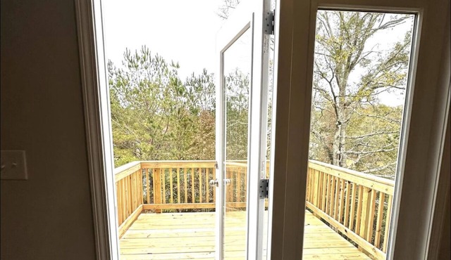 Hogansville Retreat with balcony overlooking beautiful pond backdrop!