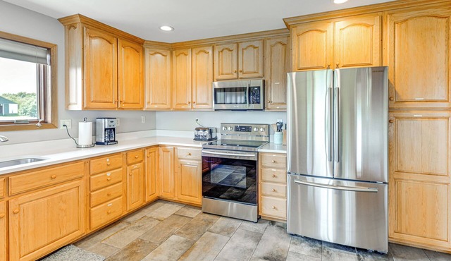 'Hoheland Ranch' on 185 Acres w/Deck + Views!