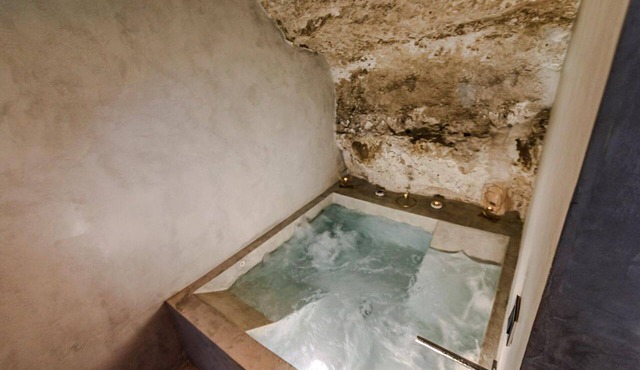 HOHLE Cave Suite (Cave Hotel Lomas de Ruvira)