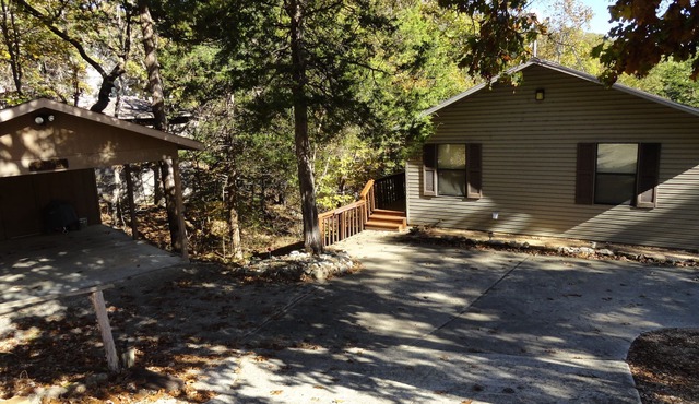 Hojo's-Lakefront-Lakeview Home in a Private Setting-Marina Nearby-Community Pool