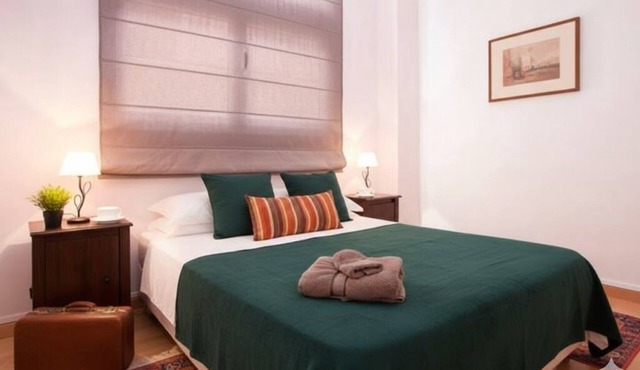¡Hola! :) ¿cómo estás? Ideal Acomodis Duplex apartment, 15 min from Las Ramblas!