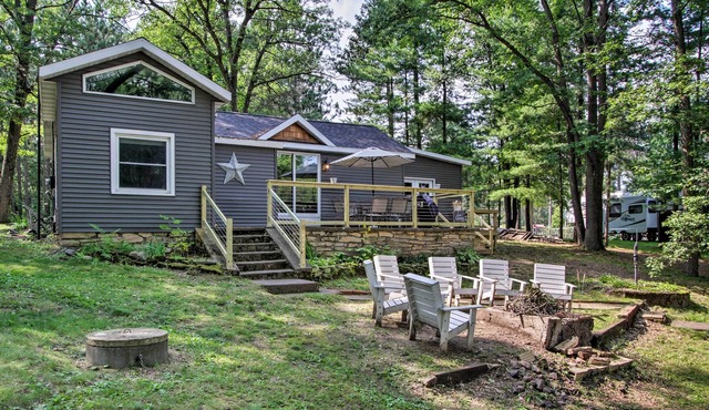Holcombe Lakefront Cottage: Fishing & Snowmobiling