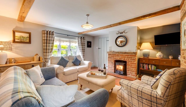 Hole Cottage - Two Bedroom House, Sleeps 4