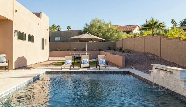 Hole-in-One Getaway: Swim, Golf & Unwind!