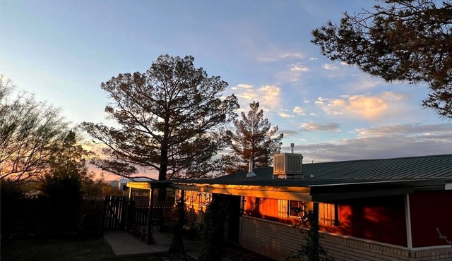 Hole in the Wall Getaway - USA/MEXICO Border Bed & Breakfast