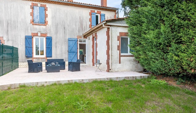 Holiday Home 'Gite Les Garnes 4 Personnes' with Private Terrace, Private Garden and Wi-Fi