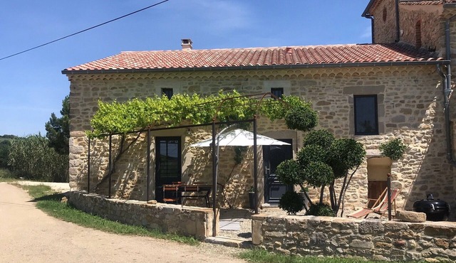 Holiday Home 'Gîte Les Vignes Au Mas Dujau' with Shared Pool, Wi-Fi and Air Conditioning