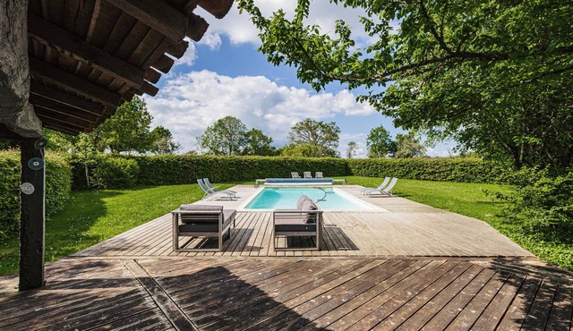 Holiday Home 'Logis La Tour - Gîte La Tour' with Private Pool, Private Terrace and Wi-Fi