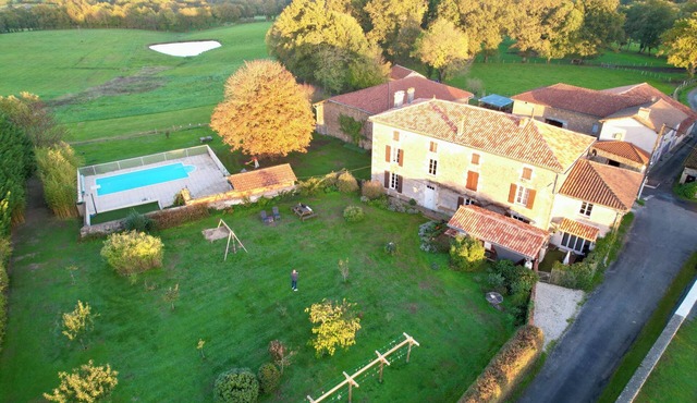 Holiday home in a monumental Charente house.