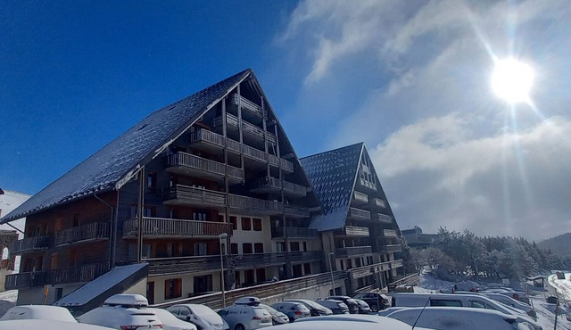 Holiday Apartment 'Le Maevan' with Mountain View, Shared Pool & Wi-Fi