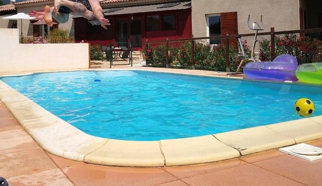 Holiday house of 90m2, 6 people 10 minutes from Sisteron, shared swimming pool