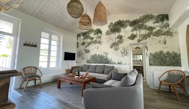 Holiday Home 'La Bohème - Ref 627' with Private Terrace, Private Garden and Wi-Fi