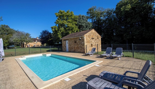 Holiday Home 'Le Grand Pech' with Shared Pool, Private Terrace and Wi-Fi