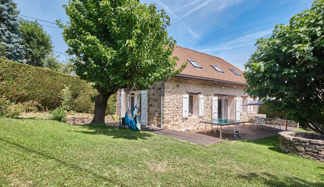 Holiday Home 'Jolie Maison' with Mountain View, Private Terrace and Wi-Fi