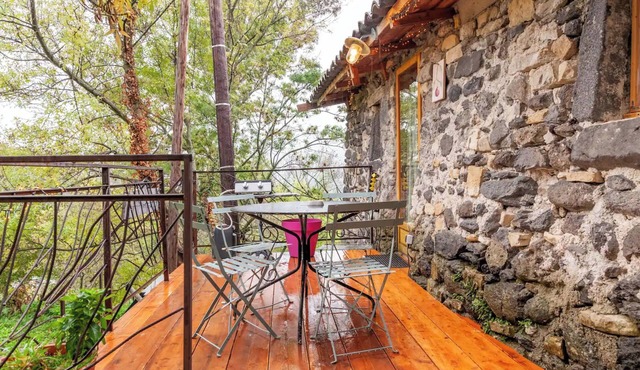 Holiday Home 'L'Atelier' with Shared Pool, Private Garden and Wi-Fi