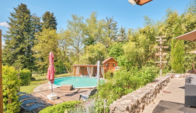Holiday Home 'Le Relais Du Menuet' with Mountain View, Private Pool and Wi-Fi