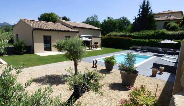 Holiday Home 'Maison Avec Piscine Privée' with Private Pool, Wi-Fi and Air Conditioning