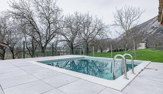 Holiday Home 'La Maison Dans Les Noyer' with Private Pool, Wi-Fi and Air Conditioning