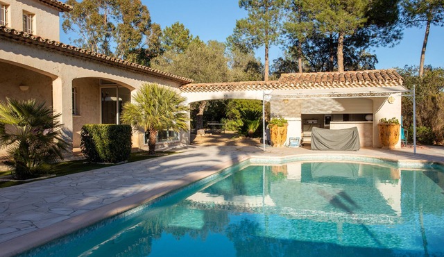 Holiday Apartment "Clos Saint Jean" with Pool, Private Terrace & Wi-Fi