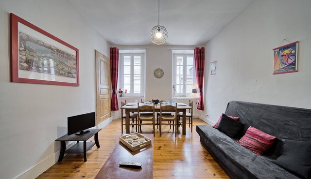 Holiday Apartment "À Luchon" near the Slopes with Balcony and Wi-Fi