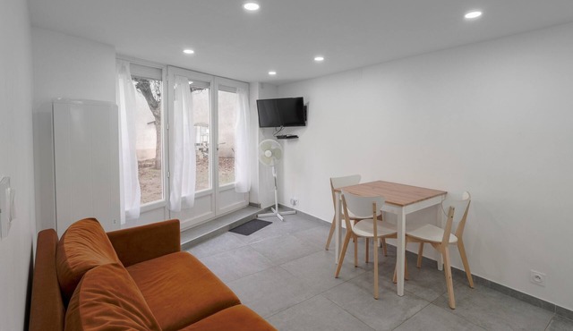 Holiday Apartment "Dans Maison Atypique" with Wi-Fi